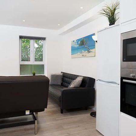 Lovely 3 Bed Flat In A Great Location In London Apartment ภายนอก รูปภาพ